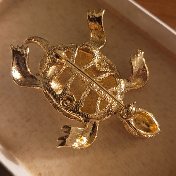 Monet Vintage Gold Turtle Brooch - Picture 3 of 3
